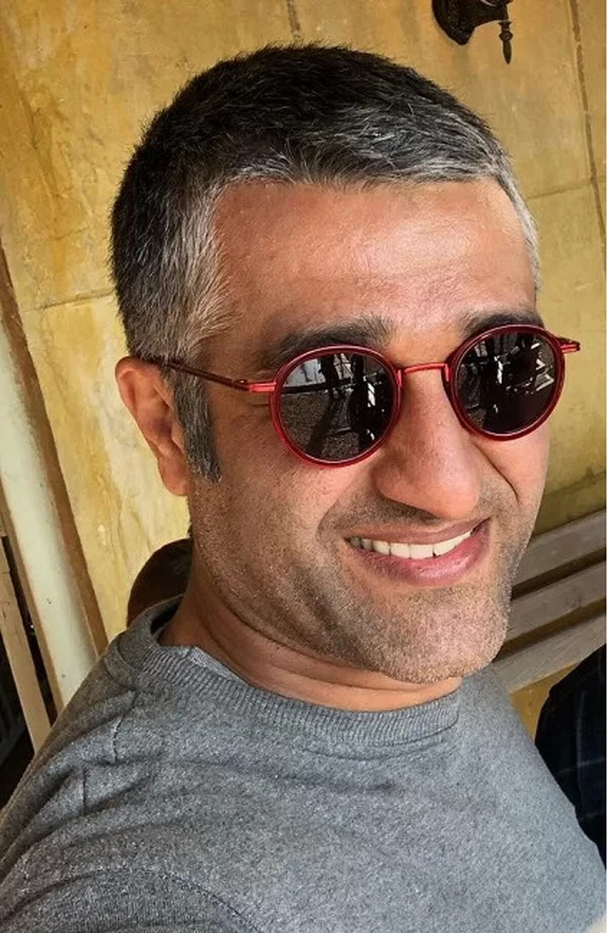 سوء استفاده زن نزدیک به پژمان جمشیدی روی بیلبوردهای کانادایی! | دختری که ارتباطش با پژمان جمشیدی سر و صدا کرد
