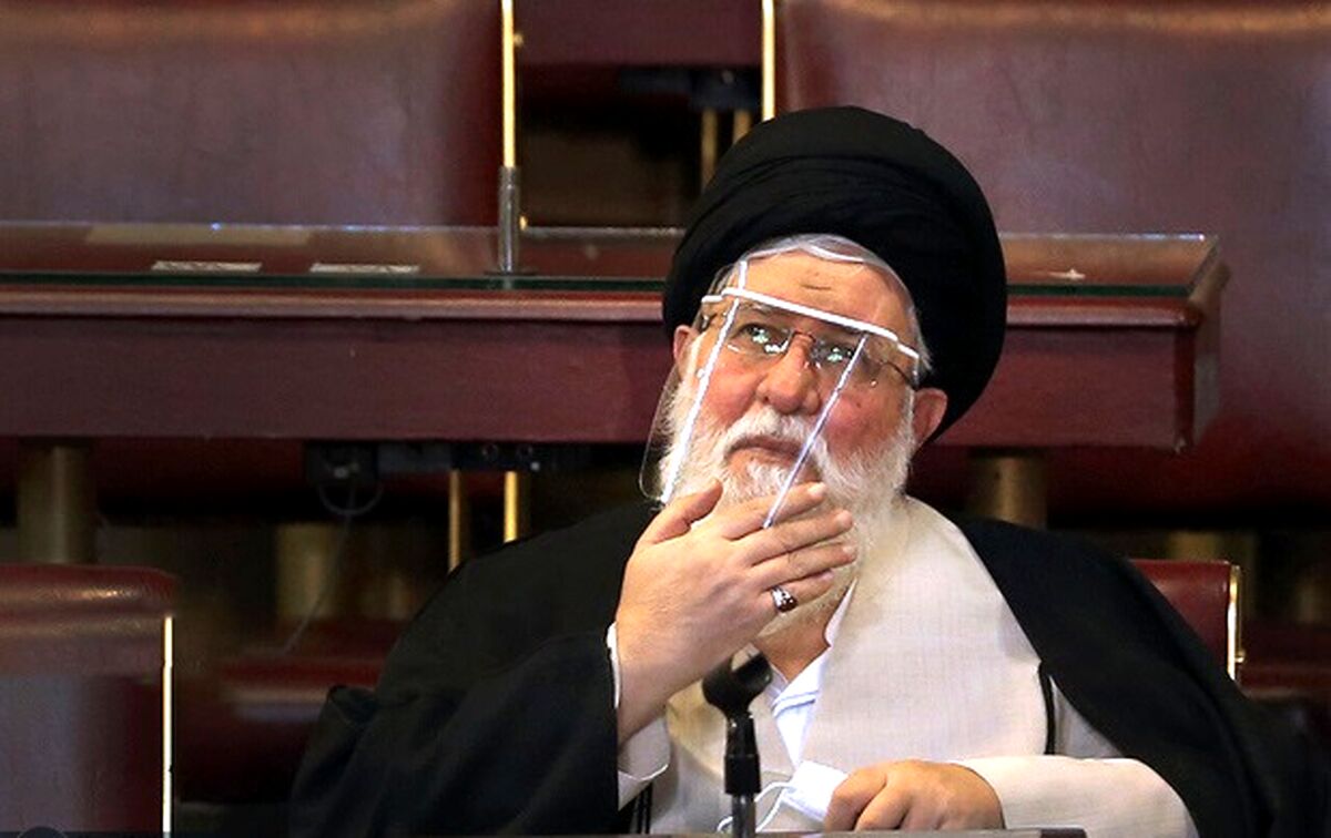 امام جمعه ای ک ماسک های عجیب می زند!+ عکس