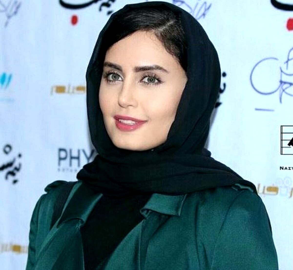لو رفتن نگاه های عاشقانه الناز شاکردوست به آقای بازیگر+عکس