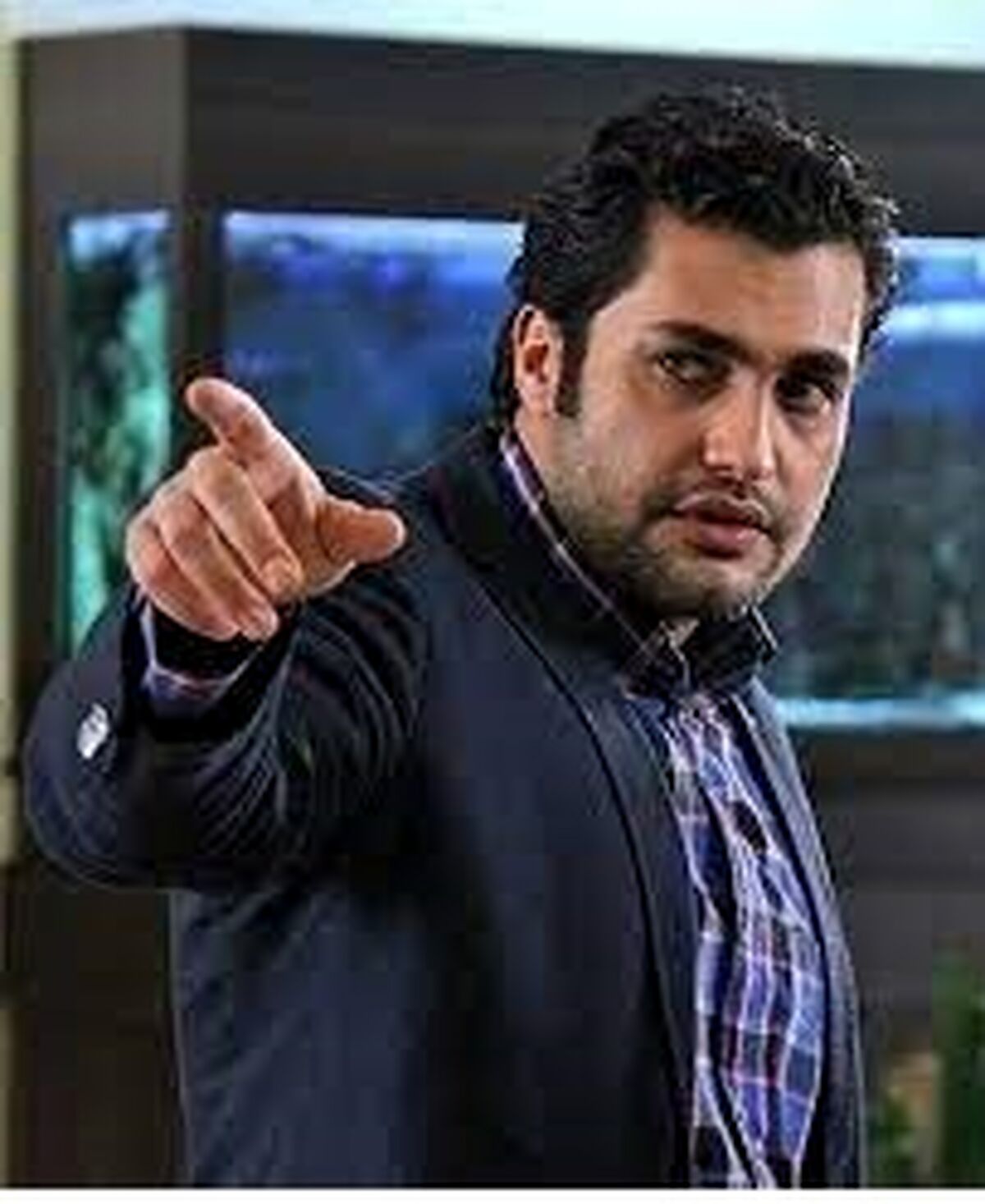 واکنش آقای بازیگر به زد وخورد آبی و قرمز دردربی