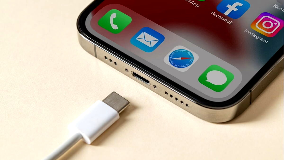 آیفون ۱۵ چگونه مجبور به استفاده از USB-C شد؟