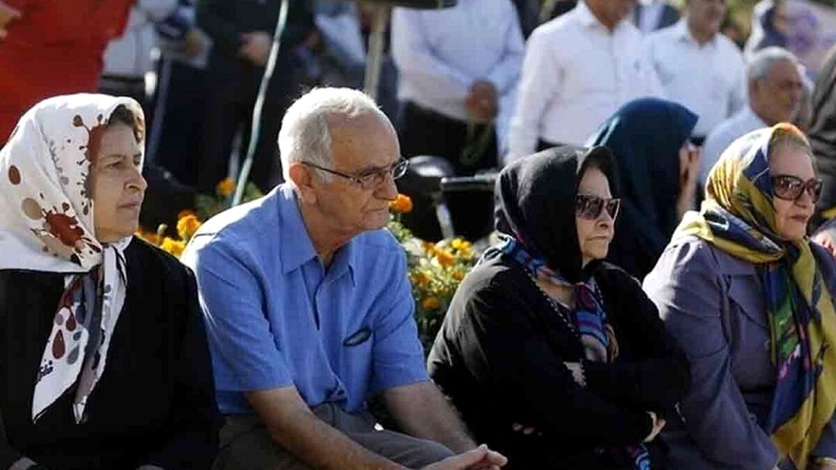 جیب بازنشستگان پرپول شد | شرایط جدید وام بازنشستگان با رقم جدید | مبلغ 20 میلیونی در حساب بانکی بازنشستگان