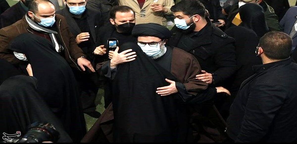 گریه های زینب سلیمانی در آغوش پدر همسرش 