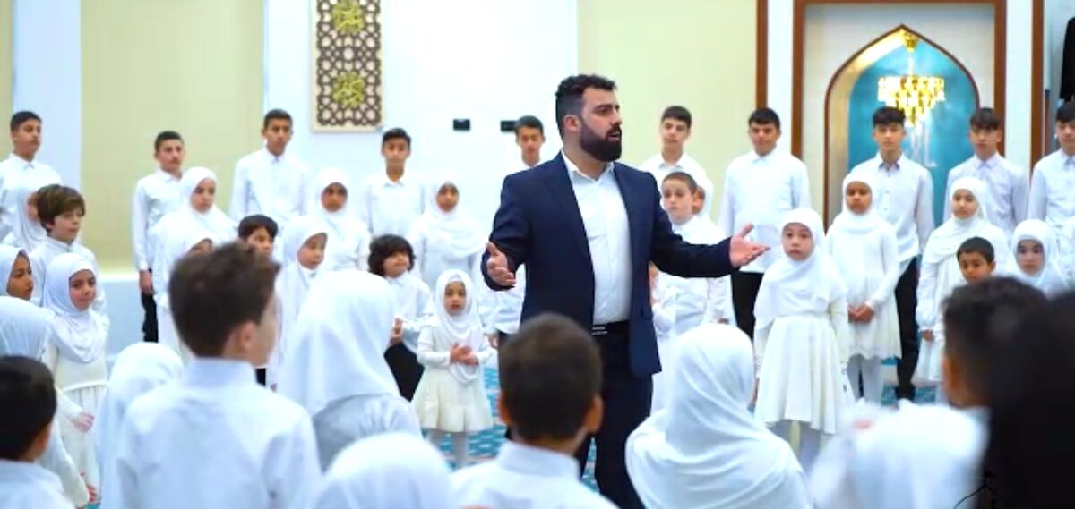 جنجال دوباره سلام فرمانده | موزیک ویدئو اجرای سلام فرمانده به زبان انگلیسی در استرالیا + فیلم