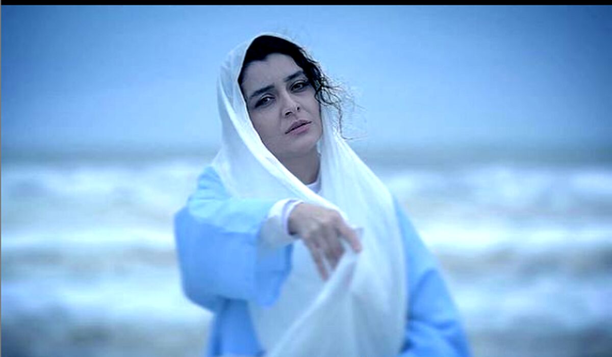 ساره بیات : چرا بترسم از پیری ؟