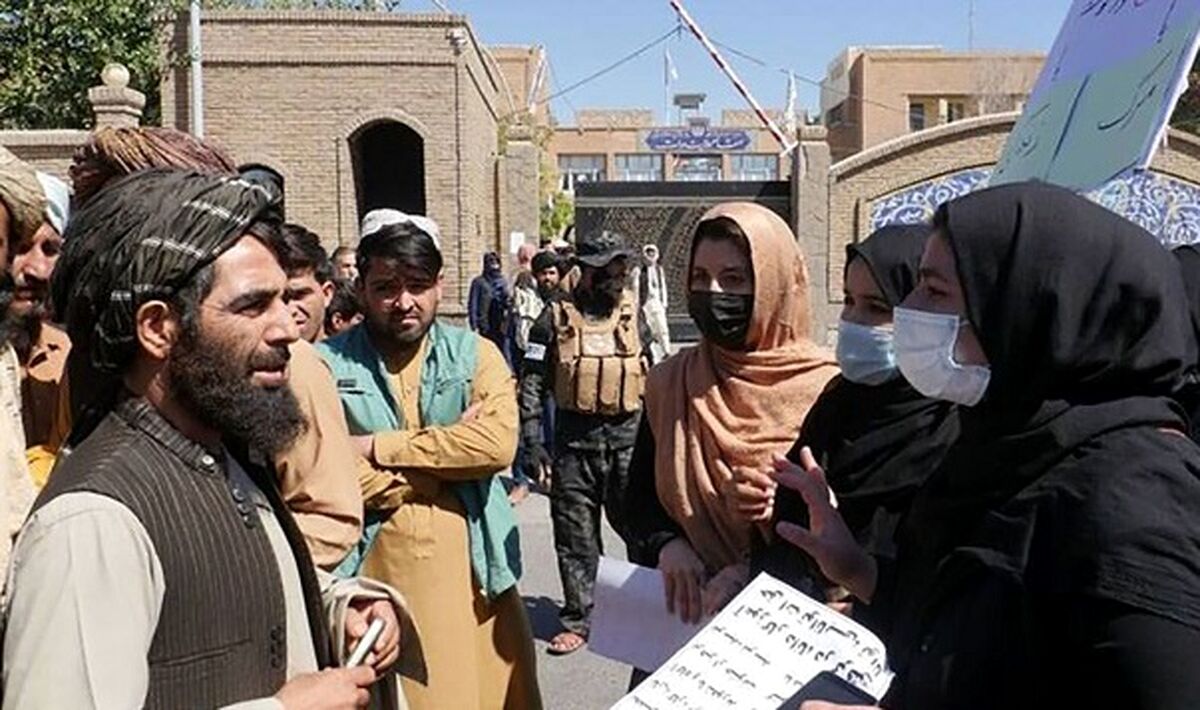 اعتراض زنان از حمله تحقیر آمیز طالبان علیه زنان افغان 