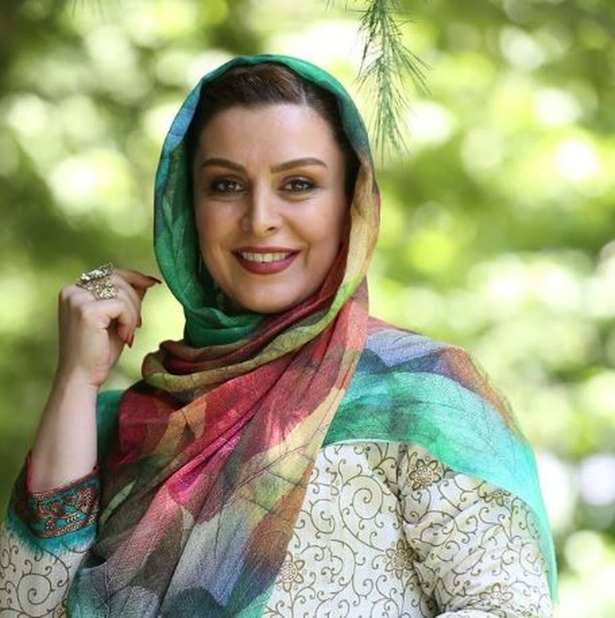 ماهچهره خلیلی بازیگر چشم رنگی زیبای ایران زنده است!