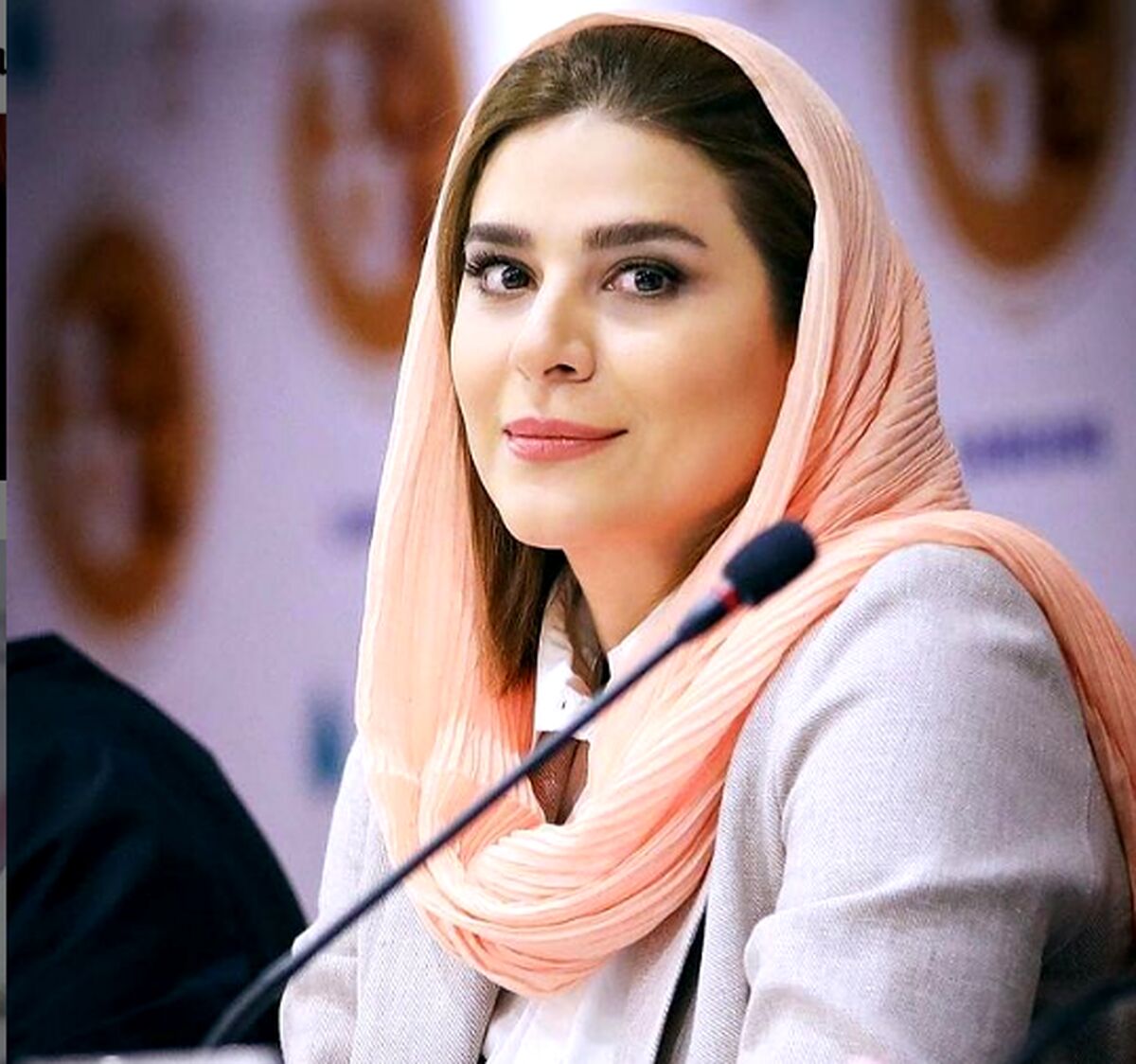 حامد بهداد به سحر دولتشاهی در سریال می خواهم زنده بمانم: شرف برای تو قصه است!
