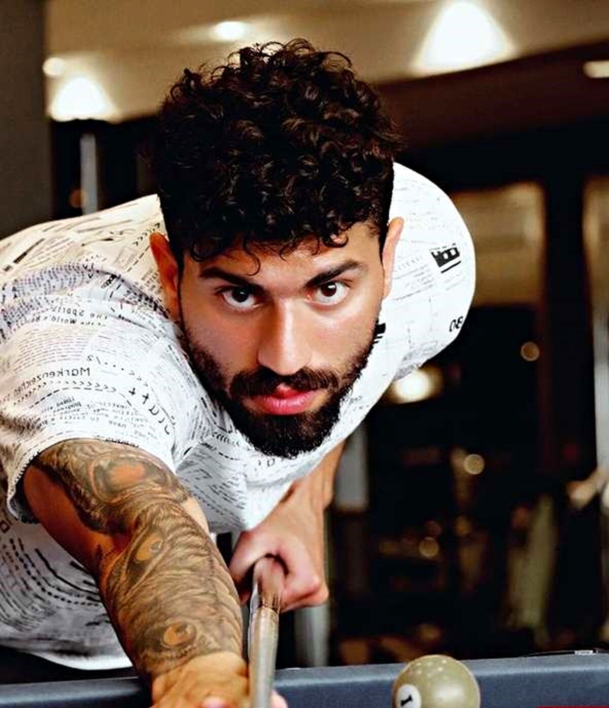 تماس جنجالی محمد دانشگر مدافع استقلال با سرمربی پرسپولیس 