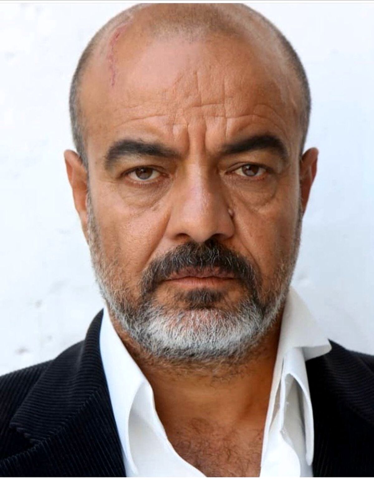 شوخی زشت سعید آقاخانی با جواد عزتی + عکس