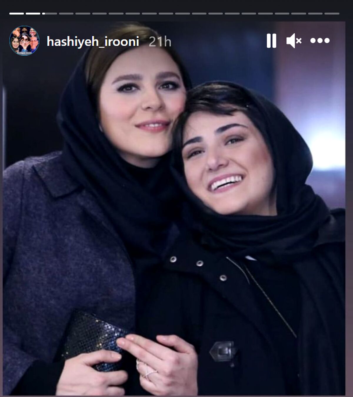 سلفی جدید سحر دولتشاهی در کنار محمدرضا گلزار در خارج از کشور / عکس