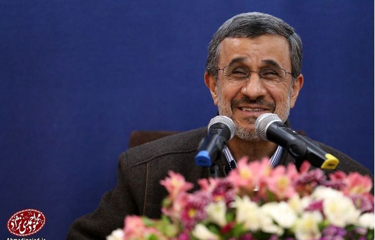 ببینید | سلفی خانم های فشن جوان با محمود احمدی نژاد در شب عاشورا