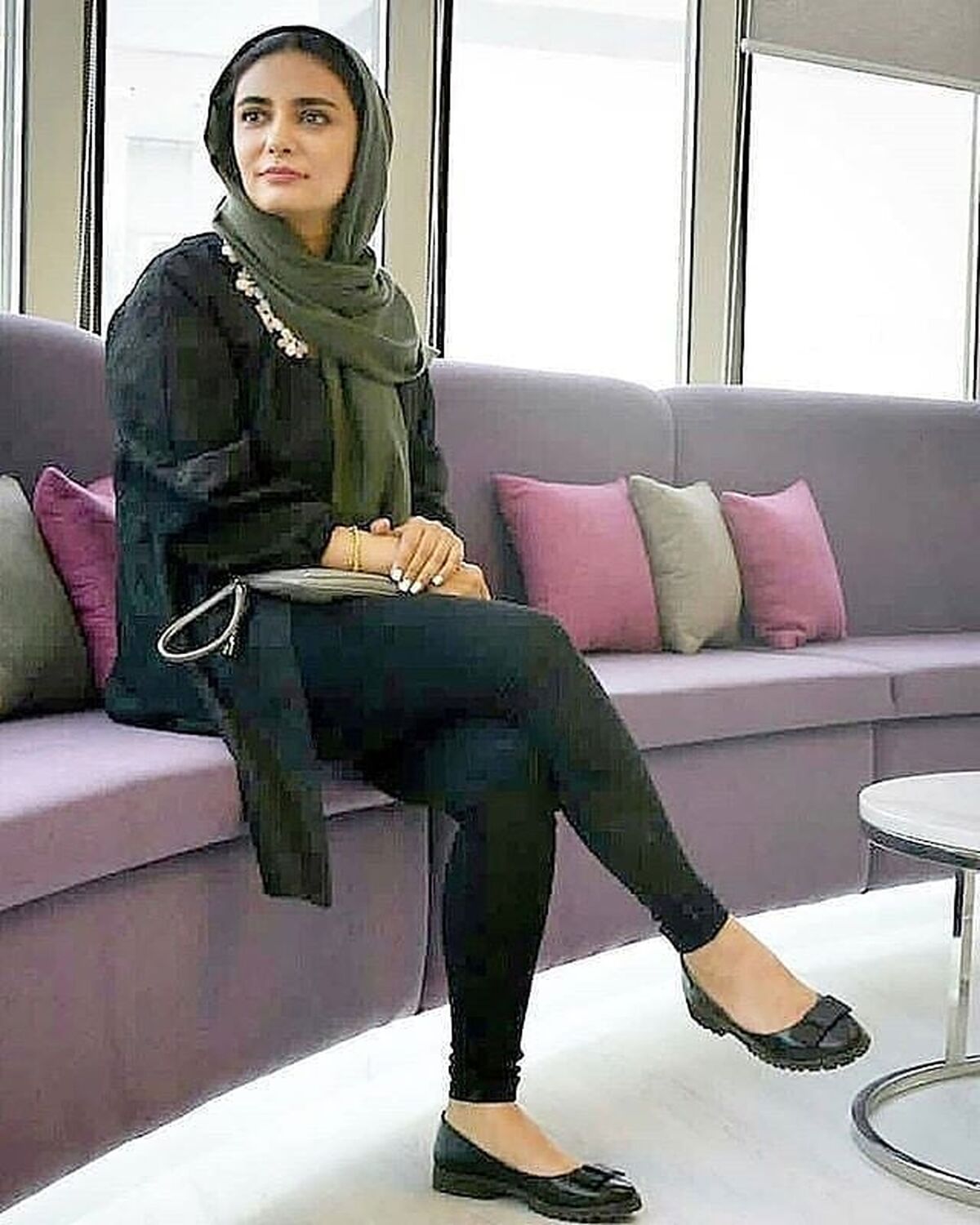 لیندا کیانی در کنار خواهر و برادرانش در گذر زمان