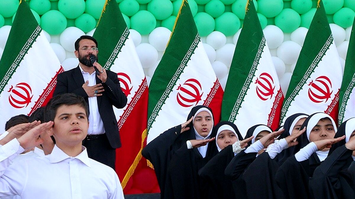 گریه‌های دختر پاکستانی و حال زیبا و معنویش موقع پخش سلام فرمانده! + فیلم