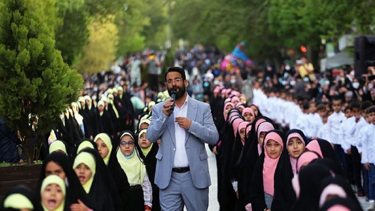 اجرای معنوی و دلربا و زیبای سلام فرمانده در بین الحرمین کربلا! + فیلم
