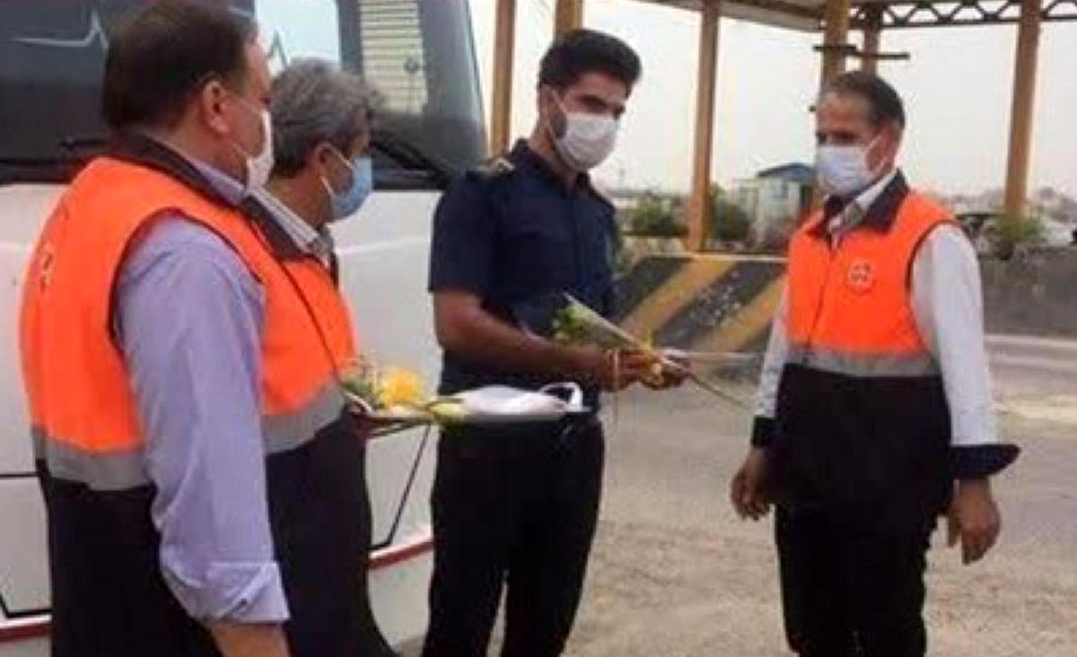 راننده پاکدست اموال میلیاردی مسافر حواس پرت را به صاحبش بازگرداند