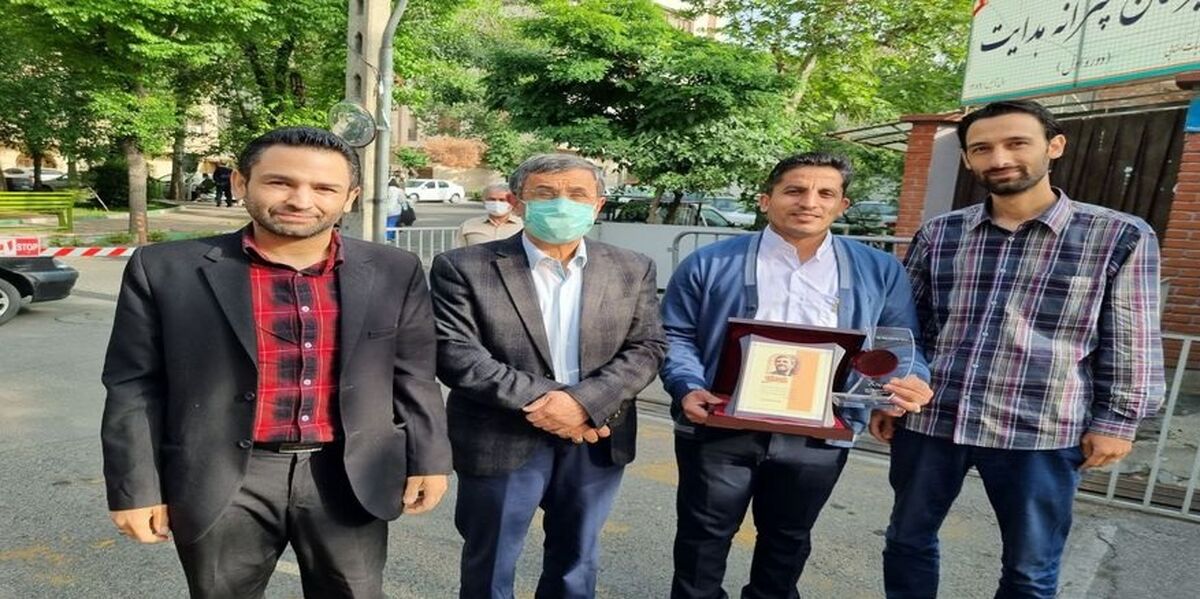 کادوی عجیب محمود احمدی نژاد در روز معلم+ عکس