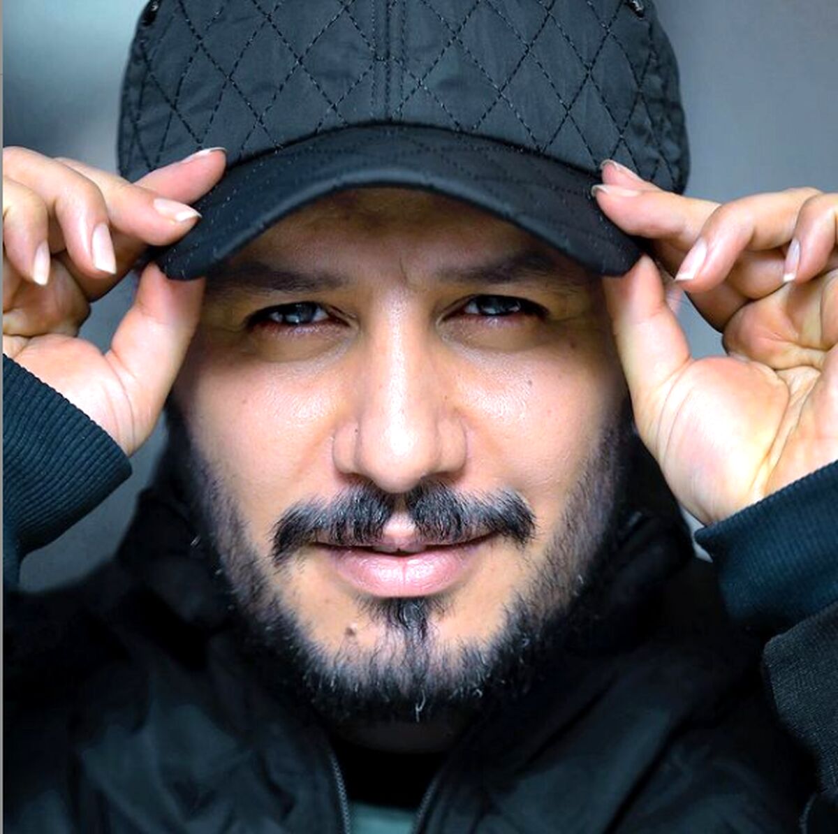 جدیدترین عکس جواد عزتی با استایل متفاوت