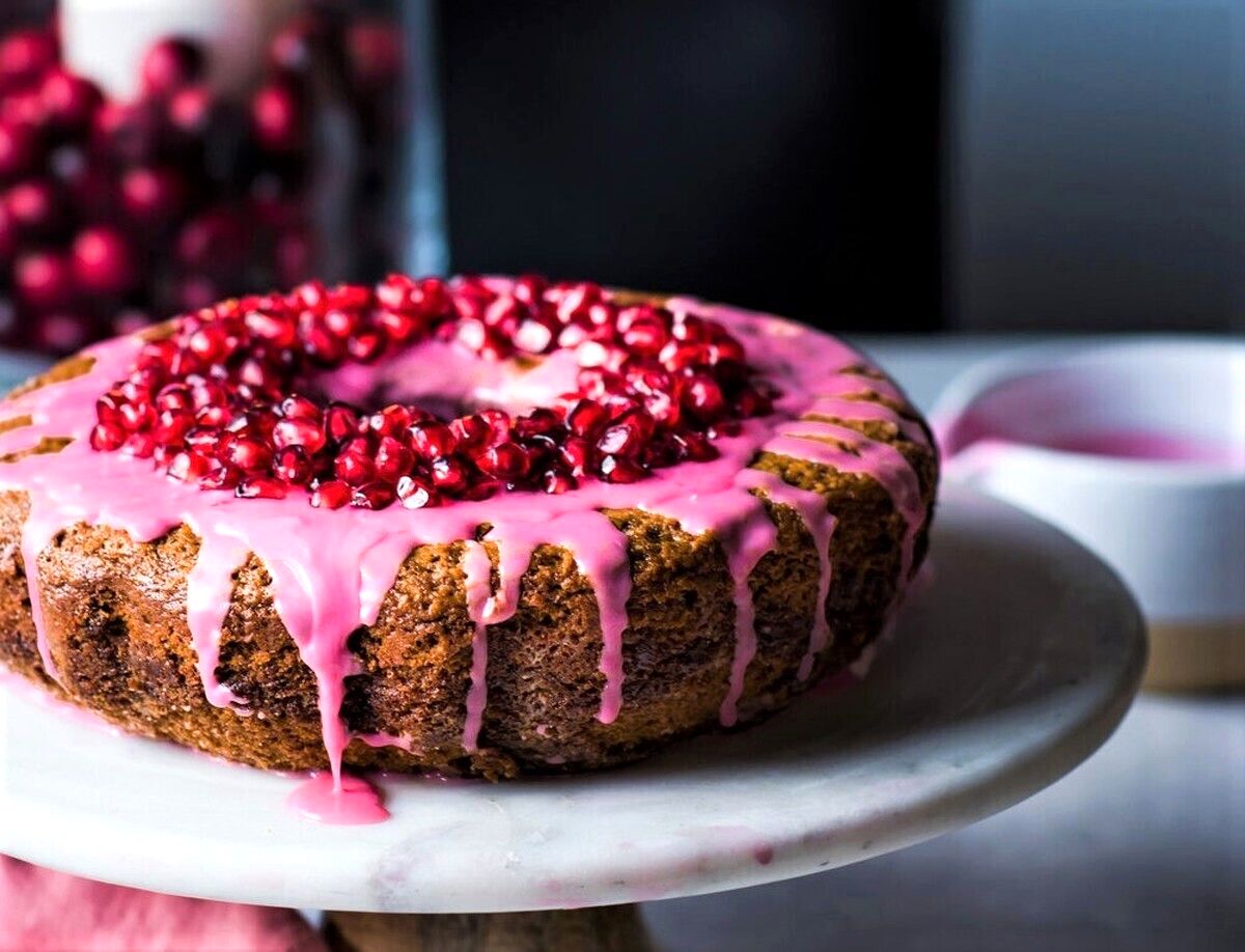 دستور پخت ساده کیک انار ویژه شب یلدا