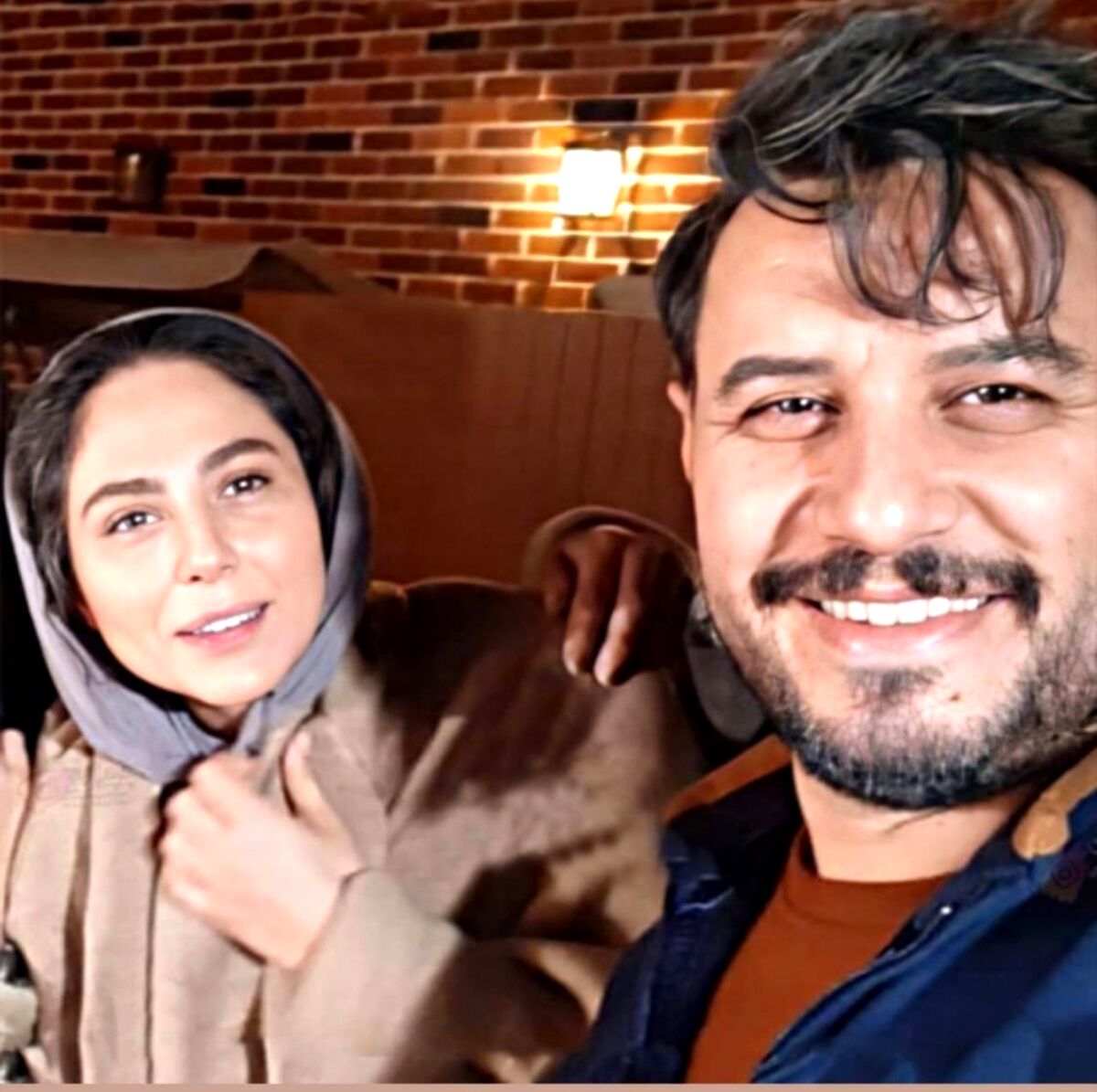 بوسه فرستادن عجیب جواد عزتی برای رعنا آزادی ور در جشن حافظ + فیلم 