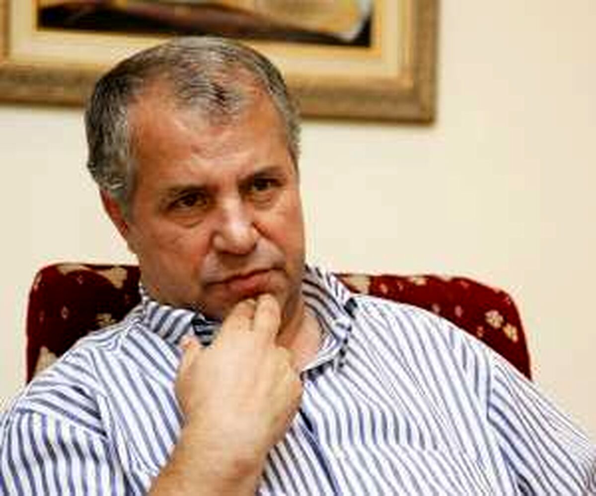 عکس جدید علی پروین در کنار خانواده اش