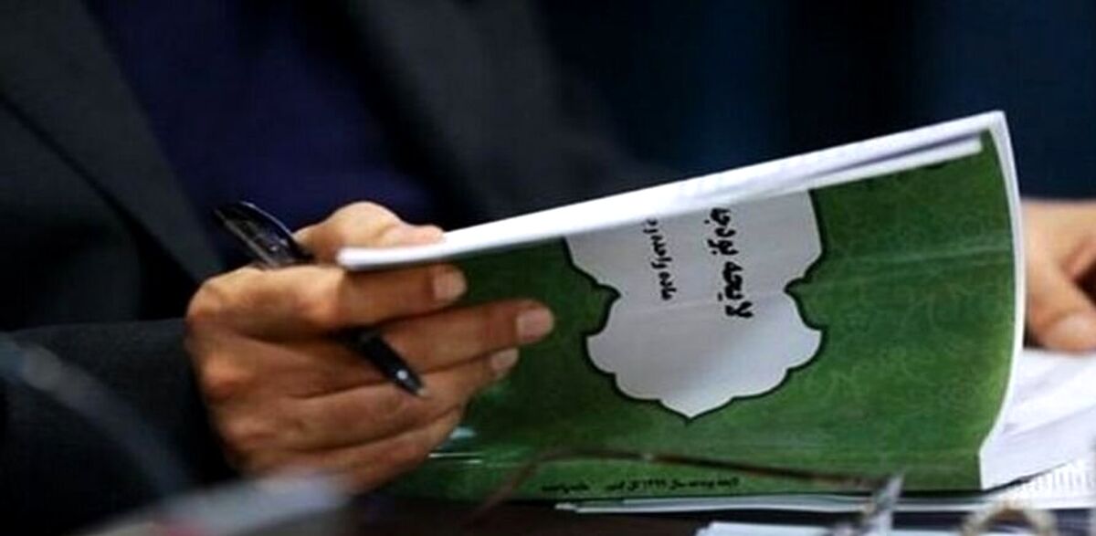 رئیس سازمان برنامه و بودجه: افزایش پلکانی حقوق کارمندان در سال آینده
