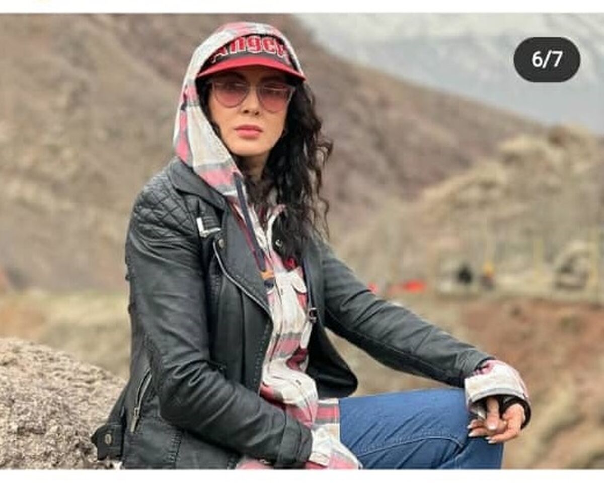 لباس بلند نامتعارف لیلا بلوکات| ژست عجیب لیلا بلوکات با تلفن