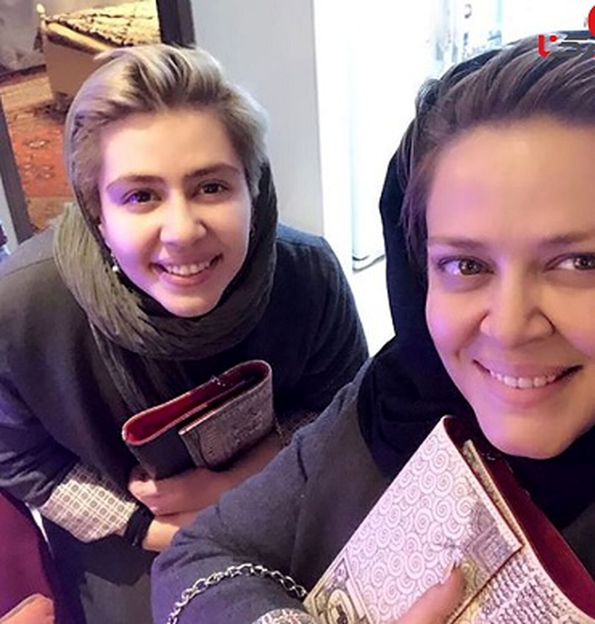 گشت و گذار  بهاره رهنما و دخترش 