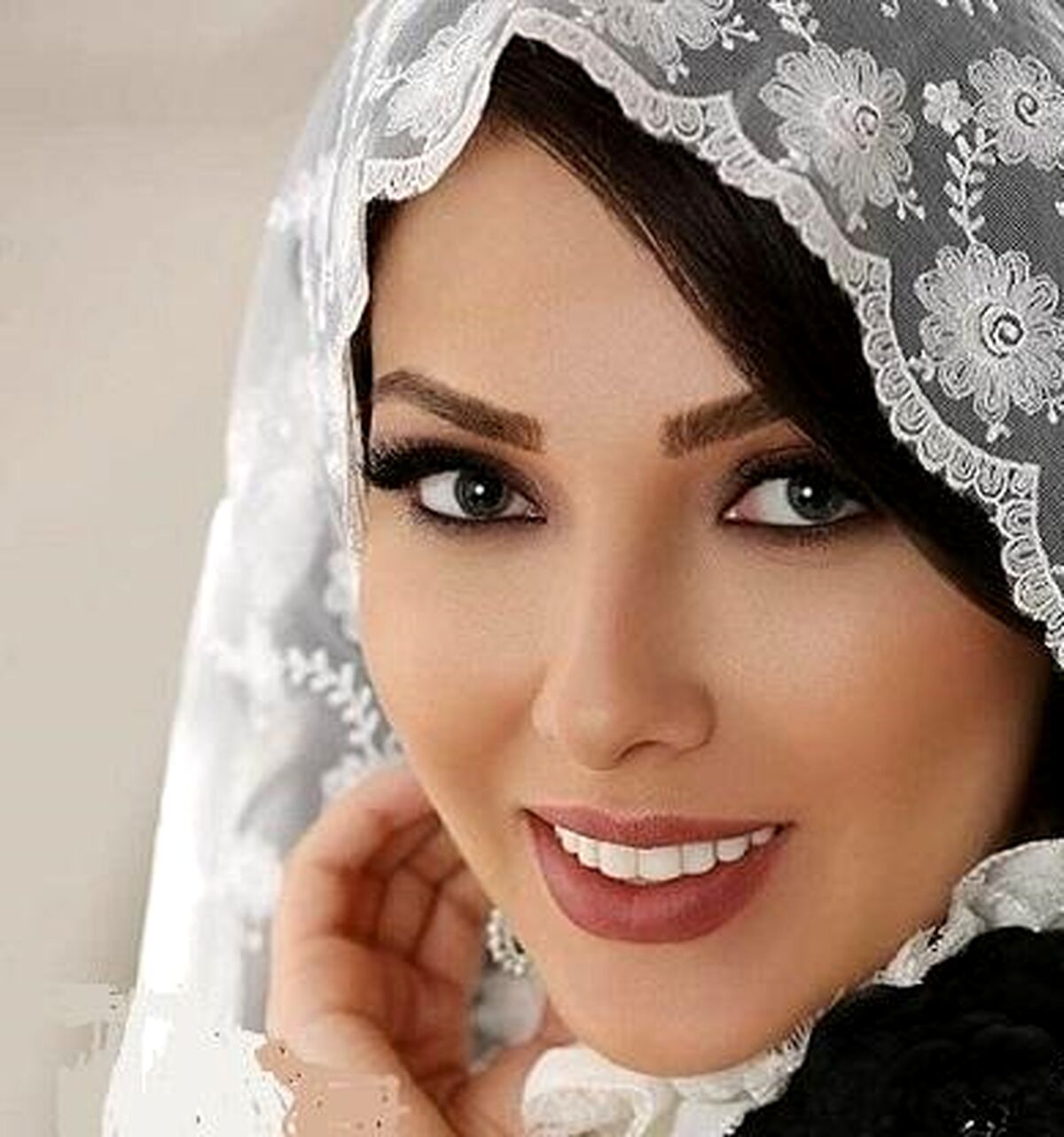 لیلا اوتادی با لباس غیر متعارف و  آزاد به خندوانه رفت!| ببینید