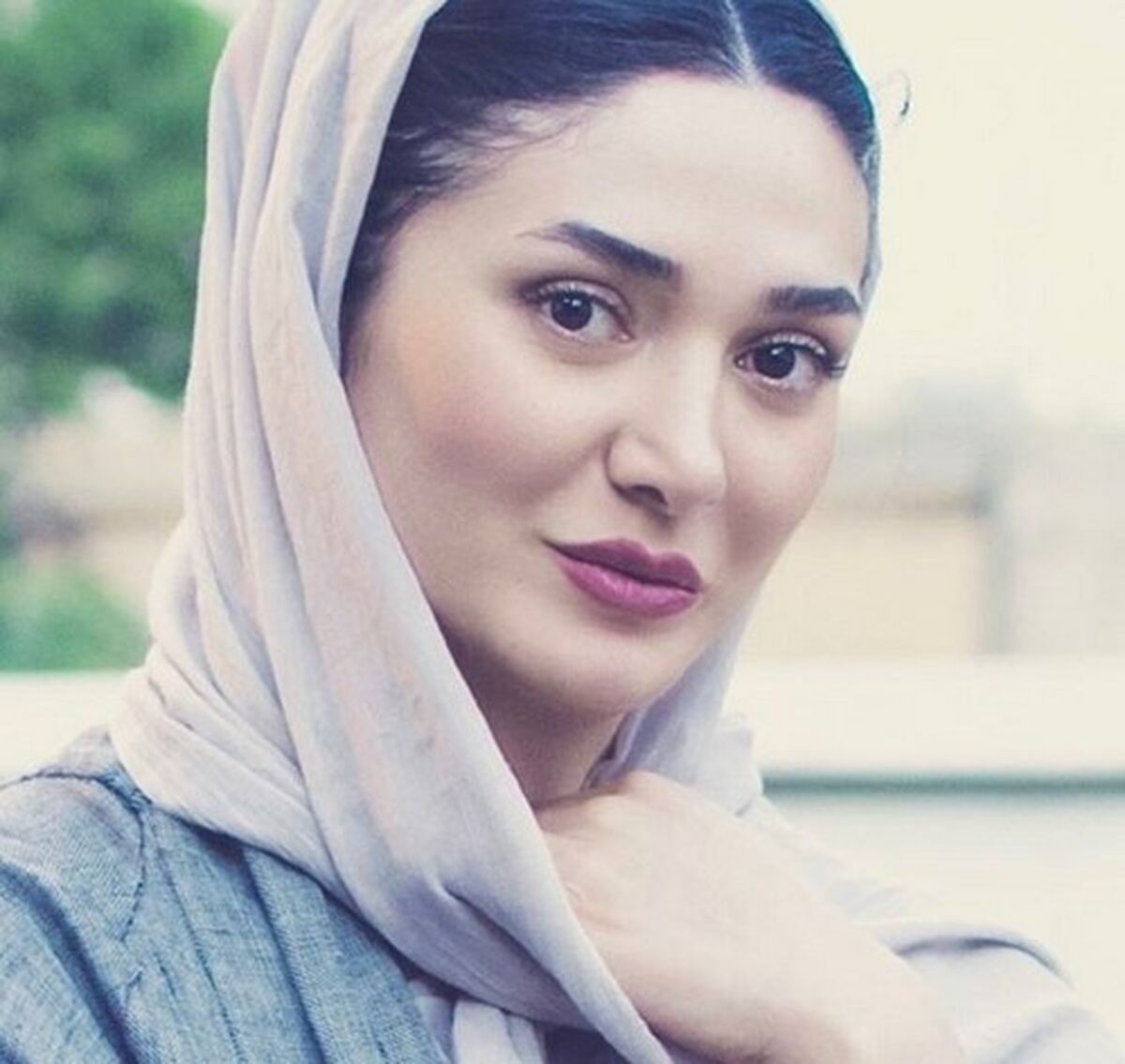 تیپ عجیب مینا وحید در پشت صحنه سریال ساخت ایران 