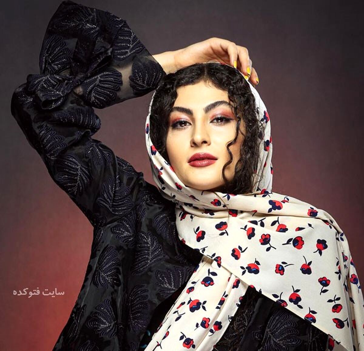 بیوگرافی مریم مومن
