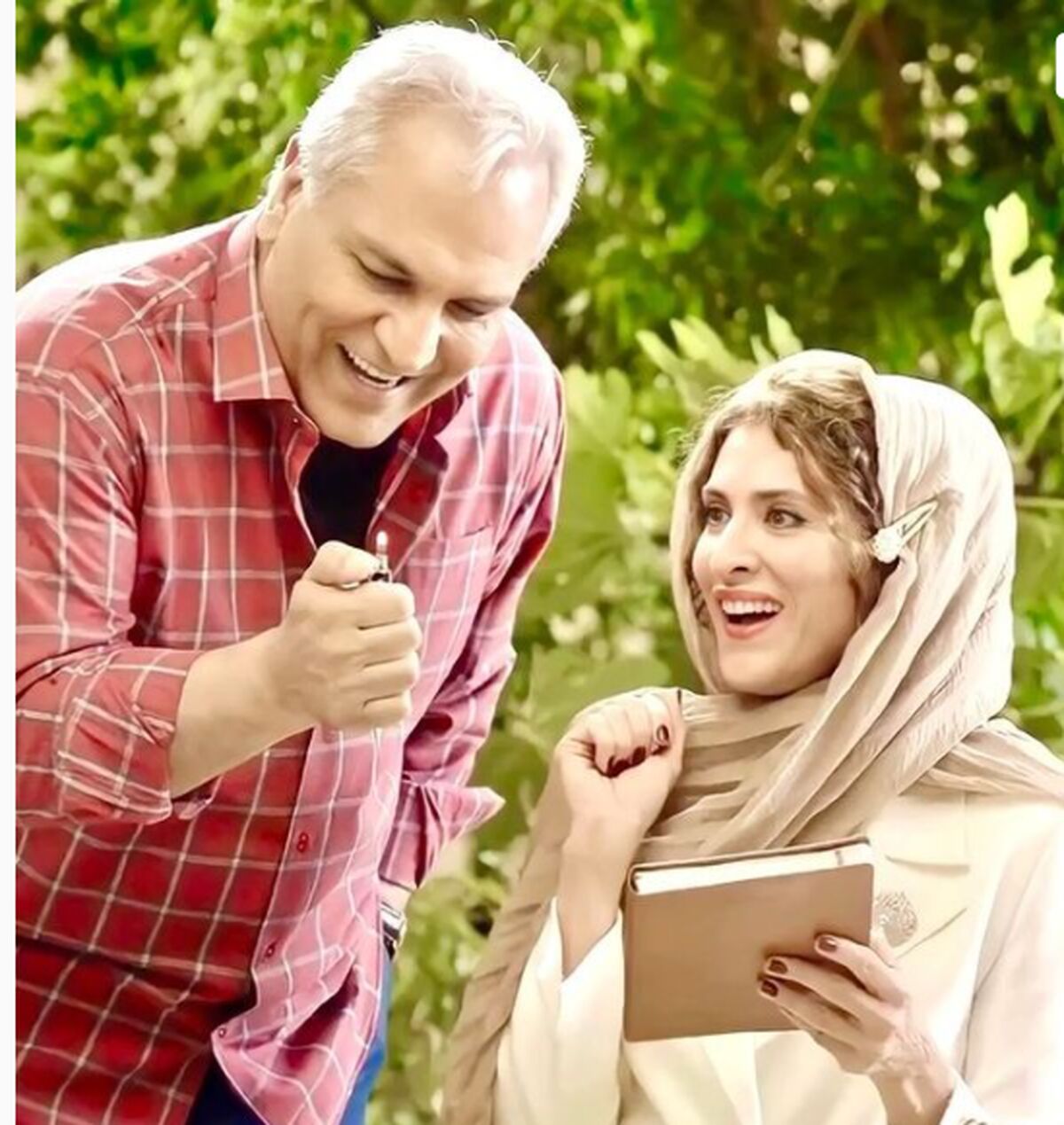 خوشگذرانی مهران مدیری با خانم جوان در ویلای لاکچری| همسر مهران مدیری کیست؟