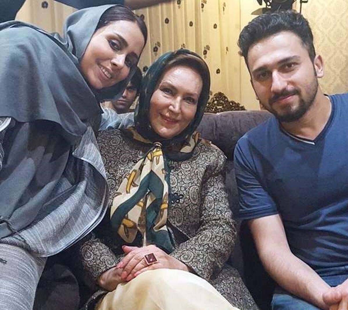 مهوش صبر کن در کنار محمود پاک نیت و پسرش مسعود 