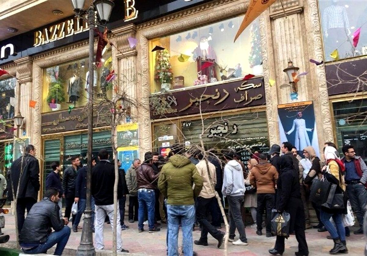 یدر ناآرامی های بازار  ارز مشخص شد | خریداران ارز به بازار هجوم آوردند