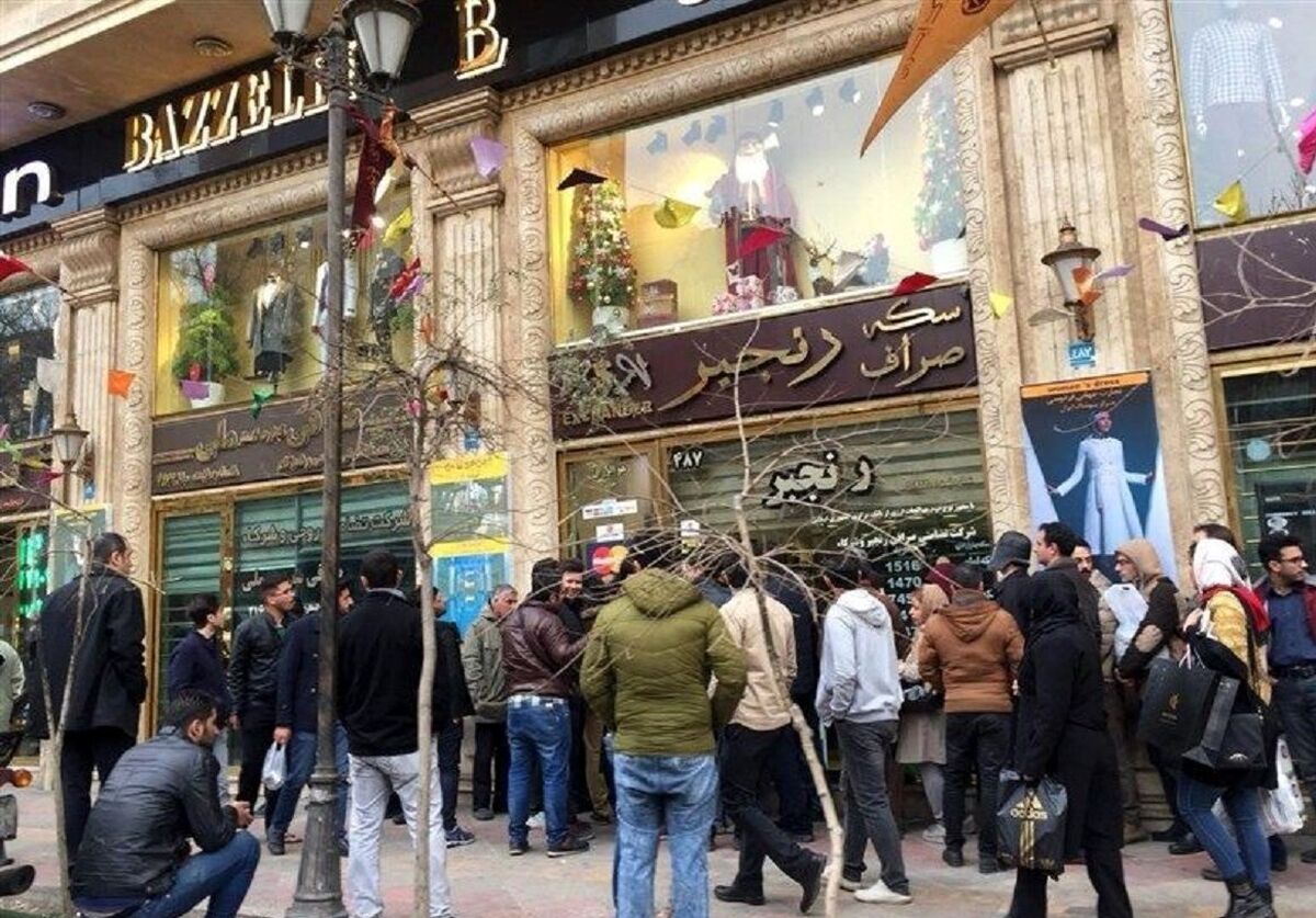 قیمت دلار تا کجا می‌ریزد؟ | جنگ مال‌دار و بی‎‌‌مال در بازار ارز