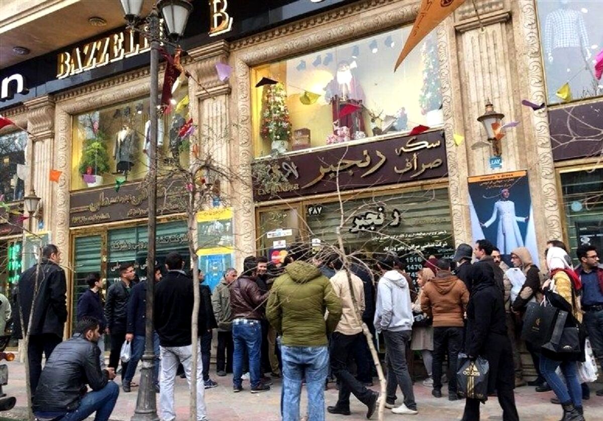 قیمت دلار تا کجا می‌ریزد؟ | جنگ مال‌دار و بی‎‌‌مال در بازار ارز