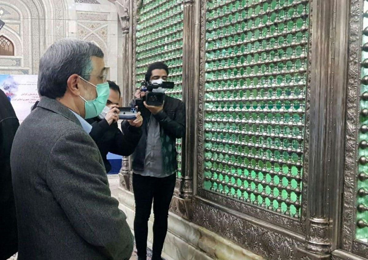 محمود احمدی نژاد تنها در حرم امام خمینی| سید حسن خمینی به استقبال نرفت
