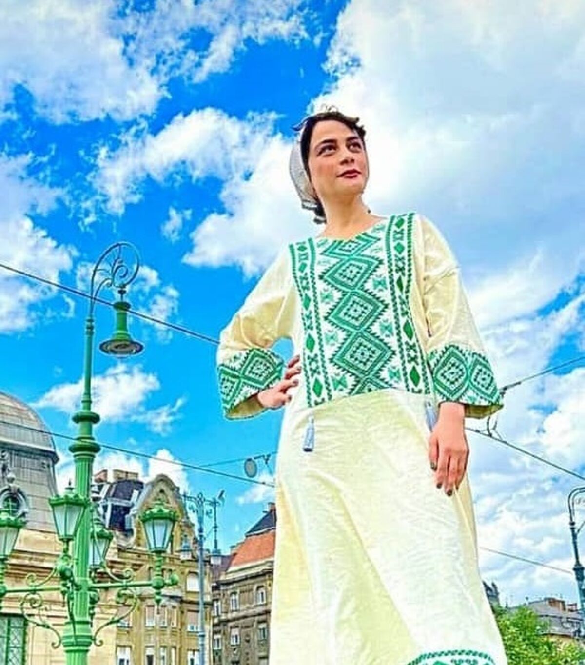 تیپ دور از عرف مارال فرجاد در مجارستان در تفریح لاکچری با پدرش
