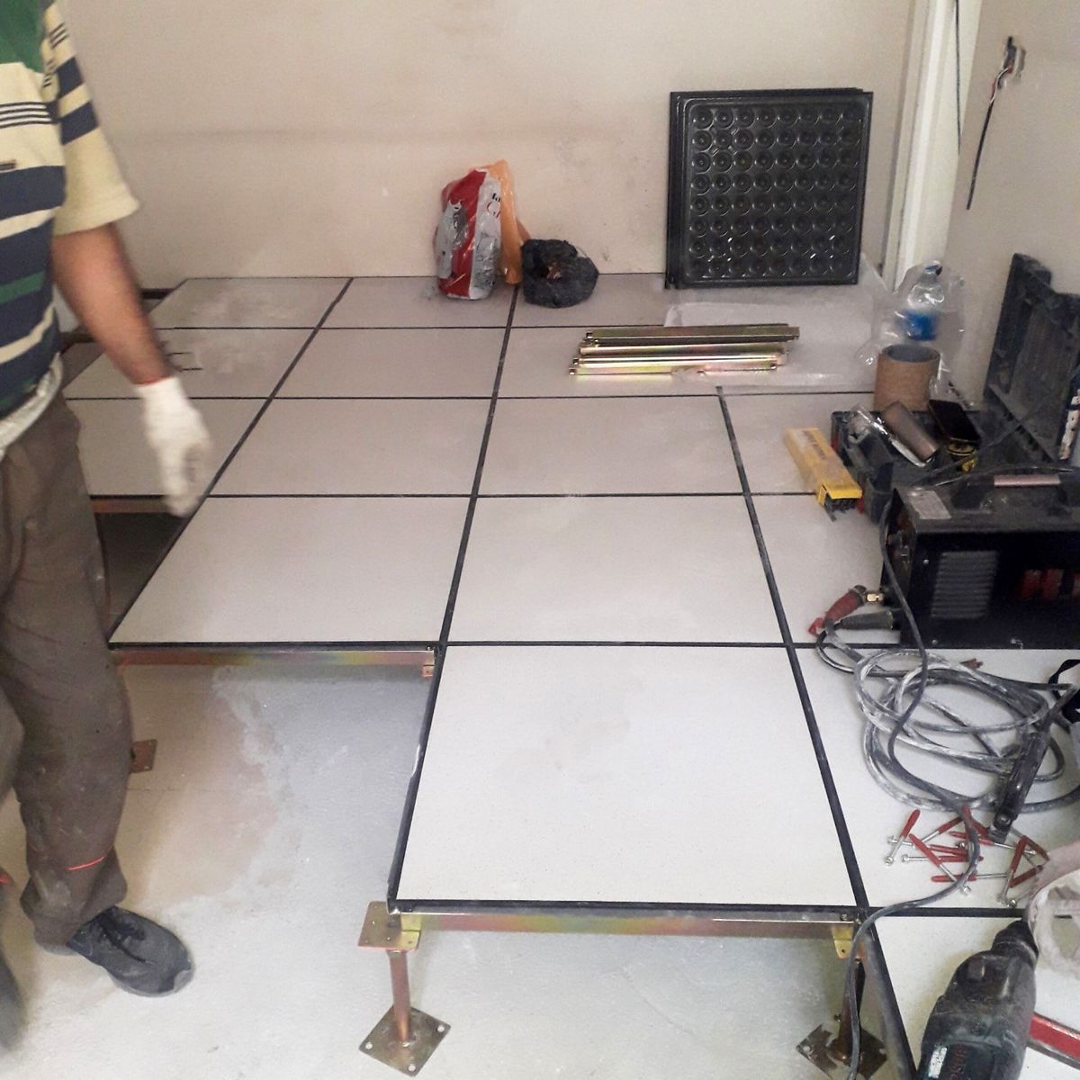 مزایای کف کاذب آلومینیومی