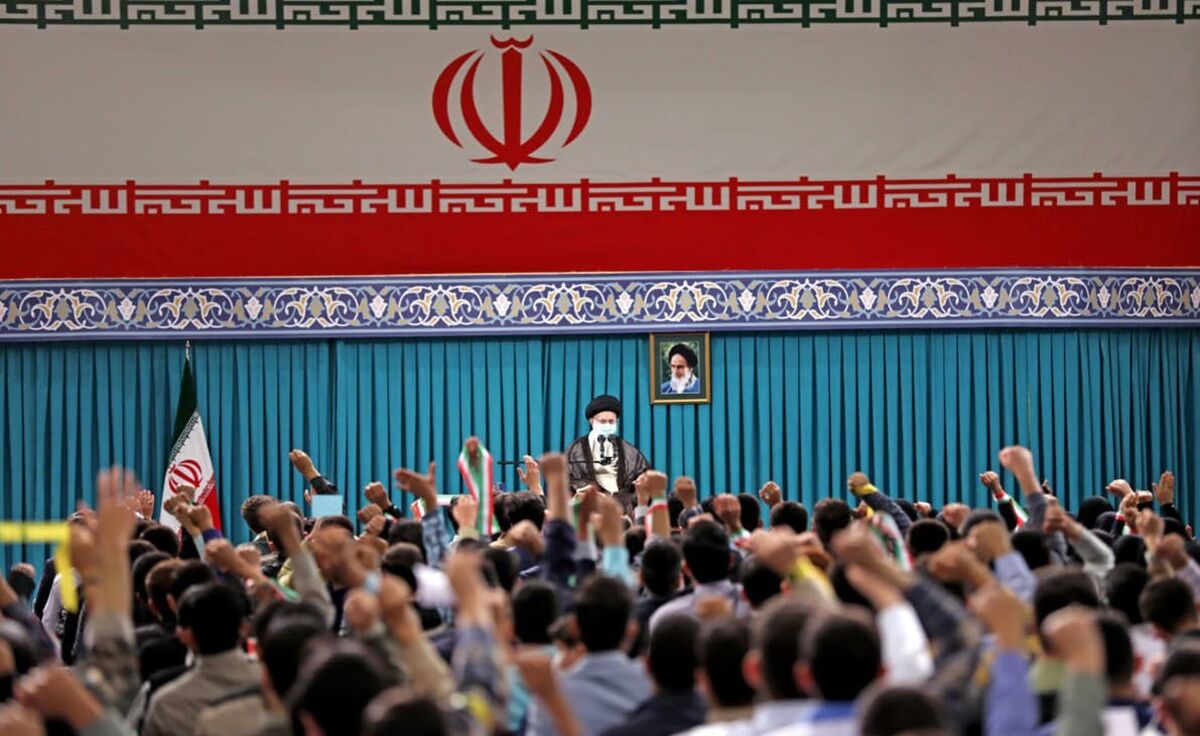 بازخوانی صحبت‌های رهبر انقلاب: برخی نوجوانان و جوانان در کف میدان بچه‌ های خودمان هستند |   اینجوری نیست که فقط دشمن خارجی باعث مشکلات باشد