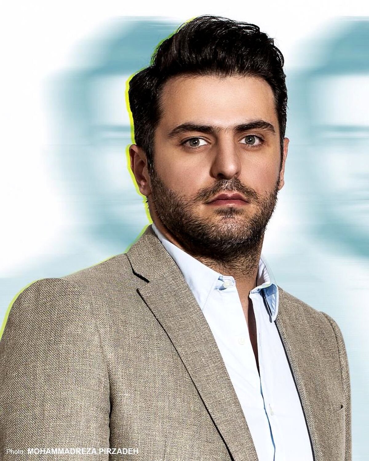 علی ضیا با خواهر چشم رنگی اش در حاشیه برنامه نوروزی