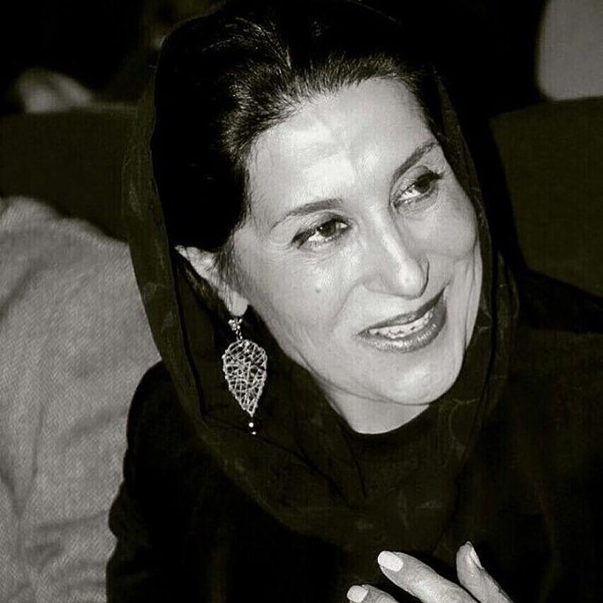 فاطمه معتمدآریا در یک کافه لاکچری